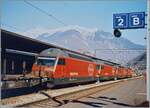 Etwas mehr als eine Lok: Leider nur als Nachschuss zeigt dieses Bild einen Güterzug der in Bellinzona Richtung Norden fährt und von vier Re 460 gezogen wird.

Ein Analogbild vom März 1996