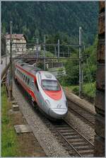 Ein FS Trenitalia ETR 610 verlässt die Dazio Grande und erreicht Rodi Fieso.