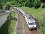 Re 460 021 mit EC nach Milano bei Faido am 07.06.2008