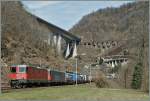 SBB  Re 10/10  mit einem Gterzug auf der untersten Stufe der Biaschina.
3. April 2013 