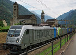 BLS: BLS-CARGO Doppeltraktion auf der Gotthard-Südrampe unterwegs bei Giornico vor der prächtigen Kulisse der beiden Kirchen San Nicola und San Michele am 28. Juli 2016. An der Spitze des Zuges war die RAILPOOL 187 007-0 eingereiht.
Foto: Walter Ruetsch 