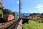 An der alten Ceneri-Strecke Bellinzona-Lugano (wird bald durch einen Basistunnel ersetzt): Schwere Güterzüge nach Italien haben für den Ceneri-Pass bisweilen eine Schiebelok, hier 420