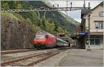 Die SBB Re 460 034 ist mit ihrem EC 10156 in Wassen auf dem Weg von Lugano nach Basel SBB. 

19. Oktober 2023