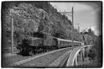 GOTTHARD-BAHNTAGE 2025: Das  Krokodil  Ce 6/8 14253 (SBB Historic) rollte am 14.09.2025 mit dem Extrazug über die mittlere Meienreussbrücke in Wassen die Gotthardnordrampe nach Erstfeld