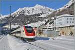 Ein SBB ICN RABe 500 ist in Airolo auf dem Weg Richtung S�den.