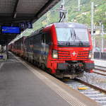 193 461-1  Olten  von SBB-Cargo-International fährt mit einem Containerzug aus Deutschland nach Italien und verlässt den Bahnhof von Bellinzona und fährt in Richtung Italien.
Aufgenommen vom Bahnsteig 3 in Bellinzona(CH). 
Am Abend vom 28.7.2019.