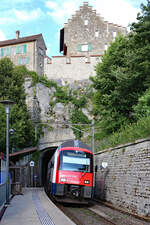 RABe 514 005 als S24 bei der Durchfahrt im Bhf. Schloss Laufen am Rheinfall am 25.07.2023.
