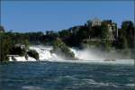 Ein Zug, ein Wasserfall, ein Schloss -    Am Rheinfall bei Neuhausen.