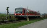 Bei Kilometer 349.6 passiert der VT 628/928 287 das Einfahrtvorsignal von Wilchingen-Hallau.
(08.04.2010)