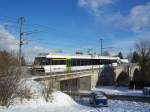 R 9848 Weinfelden - Konstanz hat gerade Kreuzlingen-Bernrain durchfahren und befindet sich auf dem Sauloch Viadukt, 30.01.2010.