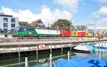 Die 193 280 der ELL fährt mit einem Containerzug Rotterdam-Wolfurt beim Hafen von Wädenswil vorüber.