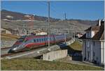 Der FS Trenitalia ETR 610 008 ist als EC 34 von Milano nach Genève unterwegs und dabei auf der Durchfahrt in Cully.