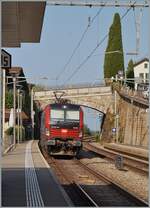 Die von SBB Cargo angemietete 193 064 ist als Lokzug auf dem Weg in Richtung Lausanne und f�hrt durch den Bahnhof von Rivaz. 

12. August 2026