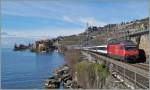 Im Gegensatz zum lezten Jahr um diese Zeit weht schon ein Hauch Frühling über den See, Grund genug, das Lavaux in seiner typischen Winter-Ambiente einzufangen.
Re 460 005-1 mit dem IR 1724 zwischen Rivaz und St-Saphorin.
22. Feb 2014