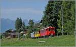 Ein kleiner Zug auf grosser Fahrt: Der RhB Bernina Bahn ABe 4/4 I N° 35 der Blonay Chamby Bahn ist mit dem Bernina Bahn As2 und dem MOB B4 N° 61 (beide auch Blonay-Chamby) als  Valrose