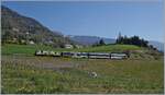 Die MOB GDe 4/4 6003 mit einem etwas verkürzten GoldenPass Panoramique Express in den Rebbergen oberhalb von Montreux zwischen Châtelard VD und Planchamp auf dem Weg nach Zweisimmen. 

14. April 2020
