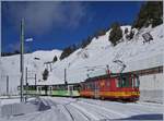 Der TPC BVB BDeh 4/4 82 erreicht mit seinem Regionalzug 812 den Bahnhof Col de Bretaye; während in der Nebensasion nur sieben Zugspaare von Villars zum Col-de Bretaye verkehren, fahren in der