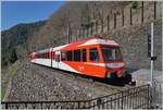 Vom kleinen Bahnhof Le Trétien (gleich hinter meinem Rücken) bietet sich eine gute Sicht auf den TMR Beh 4/8 N° 72 (UIC 90 85 838 072-4 CH-TMRSA). Der dreiteilige Triebwagen ist als Regionalzug 18977 von Vallorcine nach Martingny unterwegs und warten auf den Gegenzug.

9. April 2026  