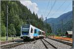 Langsam kommen die neuen TMR/SNCF Triebwagen Beh 4/8 Z 838 in Betrieb: der TMR SNCF Beh 4/8 893 (90 85 838 893-0)  Le Trient  ist als Extrazug nach Le Ch�telard Fronti�re gekommen und f�hrt nun als Leermaterialzug nach Vernayaz zur�ck. Dieses Bild zeigt die durch die hohen Bahnsteige geschuldete  Hochbeinigkeit  der Triebz�ge. Die hohen Bahnstiege wurden aus Grund der Stromschiene so hoch gebaut, damit niemand auf die Idee kommt, die Gleise zu �berqueren. 

10. Juli 2026