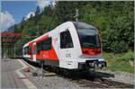 Langsam kommen die neuen TMR/SNCF Triebwagen Beh 4/8 Z 838 in Betrieb: der TMR SNCF Beh 4/8 893 (90 85 838 893-0)  Le Trient  ist als Extrazug nach Le Ch�telard Fronti�re gekommen und f�hrt nun als Leermaterialzug nach Vernayaz zur�ck. Das Bild entstand auf dem Zugangsweg zum Bahnsteig. 

10. Juli 2026