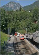 Der TMR BDeh 4/8 21 ist als Regionalzug R85 18975 auf dem Weg von Vallorcine nach Martigny und erreicht den Bahnhof von Les Mar�cottes. 

11. Juli 2026