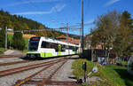 Der aus La Chaux-de-Fonds kommende ABe 4/8 9 der TRN trifft am 07.10.2025 im Endpunkt Les Ponts-de-Martel ein