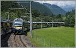 Mit dem BOB ABDeh 8/8 323 kommt kurz nach der Abfahrt in Zweilütschinen der BOB Regionalzug nach Lauterbrunnen (Spitze) bzw.