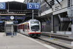 Luzern Hauptbahnhof am 20.5.2025: ET 150103-6 fährt um 13.06 Uhr als Panorama Express der Zentralbahn nach Interlaken Ost ab.