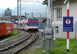 Doppeltriebwagen 125 013 wartet in Meiringen als Regionalzug nach Innertkirchen auf die Abfahrt.