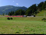 RhB - RE nach Chur - Disentis an der Spitze die Ge 4/4 627 unterwegs bei Jenaz am 30.07.2018