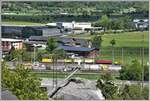 Ein Güterzug mit der Ge 6/6 II 705  Pontresina/Puntraschigna  fährt in Landquart ein. (04.05.2020)