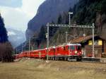 RhB Schnellzug 31 von Landquart nach Davos-Platz vom 22.02.1998 in Seewis mit Doppelbespannung aus Lastgrnden E-Lok Ge 4/4II 612 - Ge 4/4II 627 - D 4208 - A 1234 - B 2436 - B 2353 - B 2444 - AB 1531 - B 2363 - B 2306 - FO PS 4011 - B 2328 - B 2434. Hinweis: Blick Richtung Klus, wunderschn erkennt man die Neigungsbrche der Strecke, im Bahnhofsbereich ein kurzes Stck ohne Steigung.