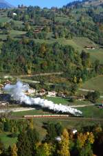 RhB Extra-Salondampfzug fr GRAUBNDEN TOURS 3031 von Landquart nach Davos-Platz vom 25.10.1997 kurz nach Kblis in der 45-Promille-Steigung mit Dampflok G 4/5 107 - G 4/5 108 - AS 1144 - AS 1142 - AS 1141 - AS 1143 - AS 1161. Hinweis: Faszinierend der Anblick aus der Ferne, wie sich die beiden Dampfloks mit 1600 PS und voller Kraftentfaltung mit ber 100t Zughakenlast bei etwa 30 km/h die 45-Promillerampe hochkmpfen. 