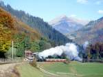 RhB Extra-Salondampfzug fr GAUBNDEN TOURS 3031 von Landquart nach Davos-Platz vom 26.10.1997 bei Fuchswinkel kurz vor Furna mit Dampflok G 4/5 108 - G 4/5 107 - AS 1161 - AS 1143 - AS 1141 - AS 1142 - AS 1144. Hinweis: Inzwischen ist hier die Strecke mit Kurvenbegradigung zweigleisig ausgebaut.  