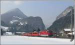 RE1033 mit Ge 4/4 III 651  Fideris  hat die Klus im Hintergrund durchfahren und befindet sich jetzt bei Seewis Pardisla im Prttigau.