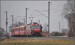 RE1049 mit Ge 4/4 III 642  Breil/Brigels  ist zwischen Malans und Seewis auf dem Weg nach Davos Platz.