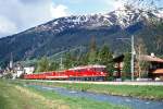 RhB Schnellzug 34 Glacier-Express von Davos Platz nach Zermatt am 30.05.1992 zwischen Davos Platz und Davos Dorf mit E-Loks Ge 4/4 II 627 - Ge 4/4 II 603 - FO A - FO AB - A -B - B - B - D:  