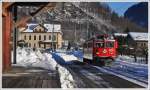 Ge 6/6 II 707  Scuol  kommt immer noch als Lokzug aus dem Prttigau zurck und passiert soeben den Bahnhof Malans. (23.12.2011)
