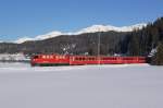 Ge 6/6 II 701 erreicht am 27.12.11 mit einem Extrazug zum Spenglercup Davos Dorf.