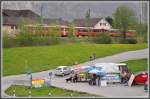 Der Sockenhitsch geh�rt zu Landquart wie die RhB und SBB, zwischen deren beiden Geleisen er sein Gesch�ft mit Socken, Hosentr�gern, Edelweisshemden und anderem Krimskram versieht.