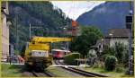 Xm 2/2 9917 mit der Giraffe 2 und der blockierten S1 im Hintergrund. Malans (16.08.2012)