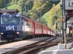 Ge 4/4 III 652  Vaz/obervaz, Lenzerheide-Valbella  mit Reissverschlusswerbung bei der Einfahrt in Klosters Dorf.(08.10.2005)