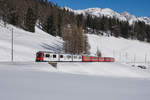 Der für ABB werbende ABe 8/12 3512 erklimmt am 21.01.2017 die letzten Meter hinauf zum Wolfgang-Pass.