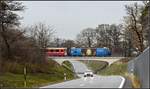 RE1049 mit Ge 4/4 III 652  Vaz/Obervaz Lenzerheiude-Valbella  überquert die Kantonsstrasse zwischen Landquart und Malans.