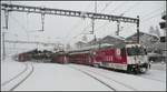 RE1045 mit Ge 4/4 III 651  Fideris  in Klosters Platz.