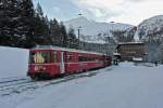 Der Be 4/4 Pendel mit dem ABt 1711 (noch mit runden Lampen) wartet in Davos Wolfgang auf einen Gegenzug, 31.12.2013.