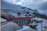 Die Ge 4/4 II  Ilanz  fährt am Morgen des 4.1.2016 mit einem Re von Davos Platz nach Landquart in Saas vorüber.