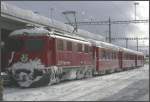 Ge 4/4 I 604  Calanda  fhrt mit dem Regionalzug aus Filisur in Davos Platz ein. Und soeben hat die Sonne eine Lcke im Wolkenhimmel ber dem Landwassertal gefunden. (12.11.2007)