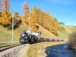 RhB Salon-Dampfzug 3153 fr GRAUBNDEN TOURS von Davos-Platz nach Filisur vom 25.10.1997 bei Davos-Lengmatte (zwischen Frauenkirch und Monstein) mit Dampflok-Doppelbespannung G 4/5 107 - G 4/5 108 -