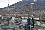 Ge 6/6 I 414 mit Valserwasserzug nach Ilanz auf der alten Hinterrheinbrücke in Reichenau-Tamins.